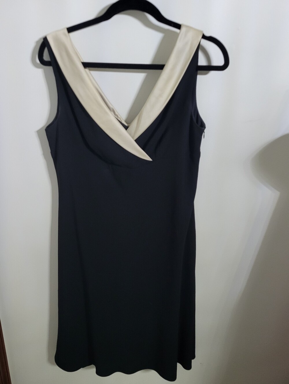 Ann Taylor Elegant A-Line Sleeveless Dress Black Beige V Neck, Size 10